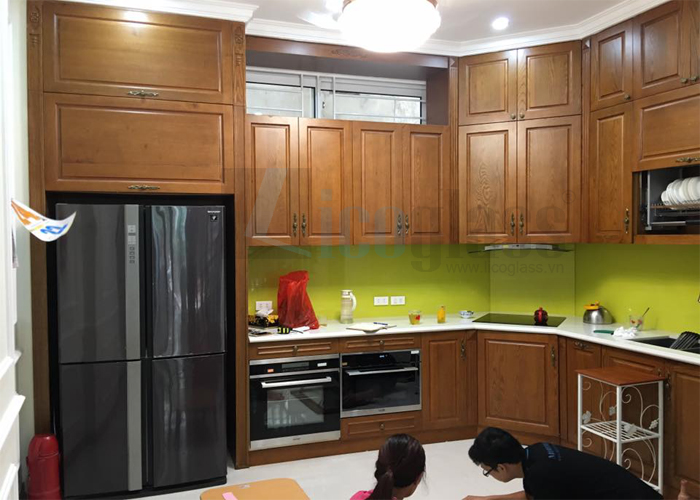 Kính màu ốp bếp xã đàn